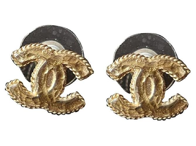 Chanel CC 12A boucles d'oreilles GHW boucles d'oreilles dorées clous avec boîte Métal  ref.572307