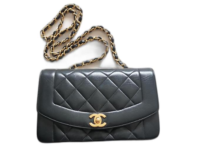 Vintage Chanel Small Diana Flap Bag Black Leather ref.572314 - Joli Closet