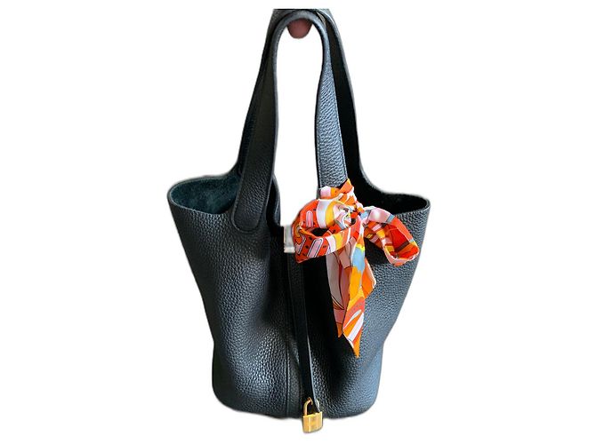 Bolsa Hermès Picotin 22 em couro Clemence preto
