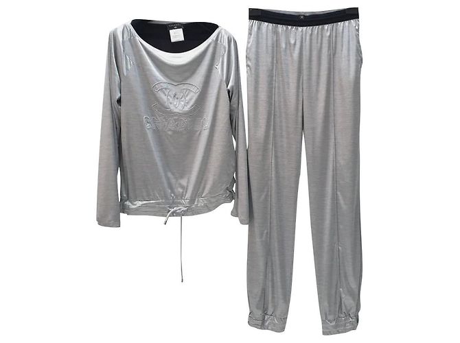 Tailleur pantalone con logo argento Chanel