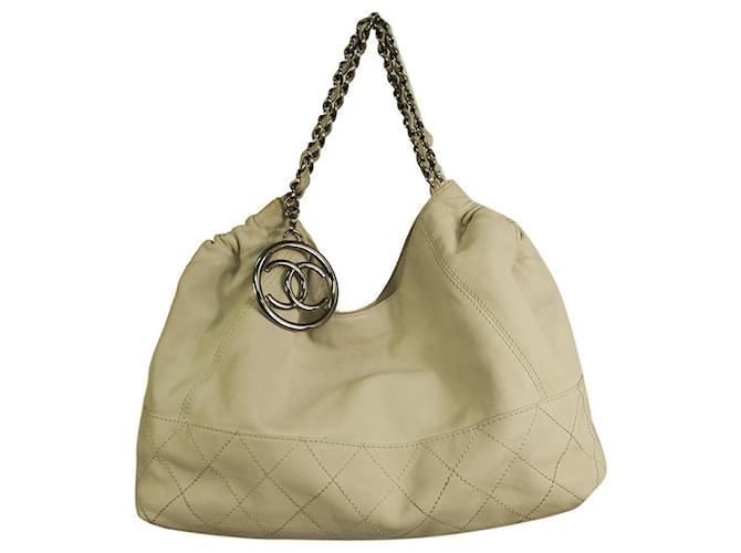 Grand sac à bandoulière HOBO en cuir de veau Chanel CC Coco Cabas en cuir blanc cassé  ref.573002
