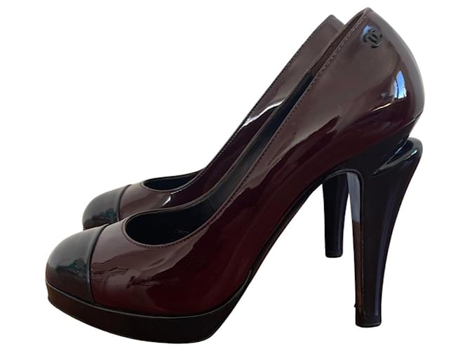 Chanel Heels Black Dark red Leather  ref.573122