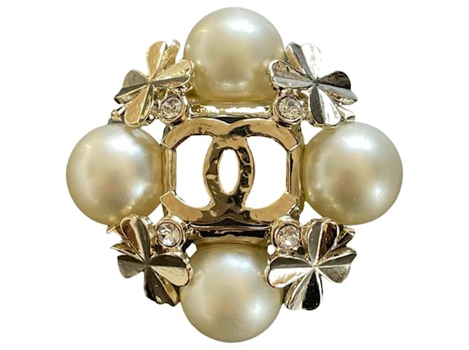 Chanel Alfileres y broches Gold hardware Metal  ref.573125