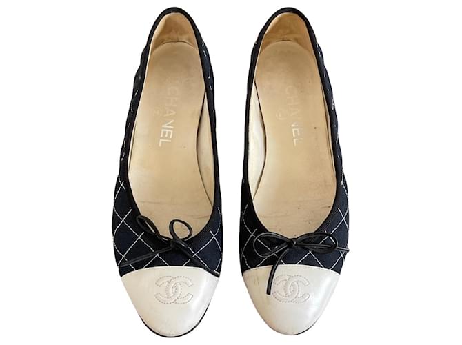 Chanel Ballet flats Black White Navy blue Leather Cloth  ref.573133