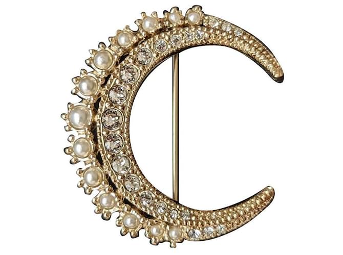 Chanel CC 15C Spilla GHW con logo Dubai Crescent Moon Crystal Pearl D'oro Metallo  ref.573175