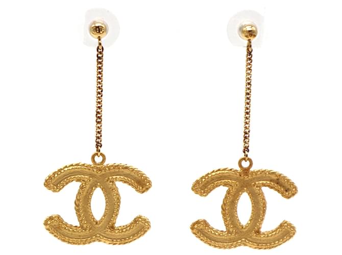 Chanel Gold CC Celebrity Runway Dangle Earrings Golden Metal ref.573958 -  Joli Closet