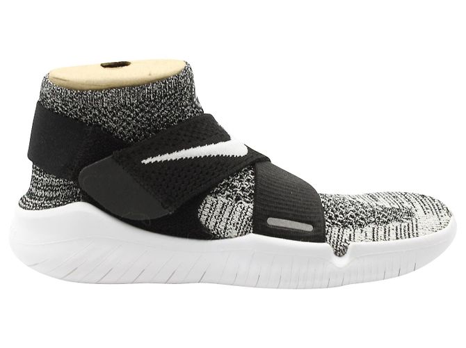 Nike Free RN Motion Flyknit 2018 Sneakers in Oreo Polyester