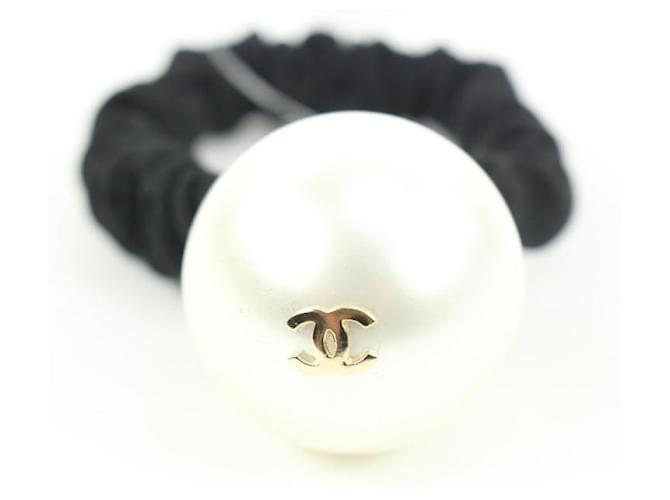 Chanel 22V Black Leather CC Logo Pearl Scrunchie Hair Tie Barrette  ref.574963 - Joli Closet