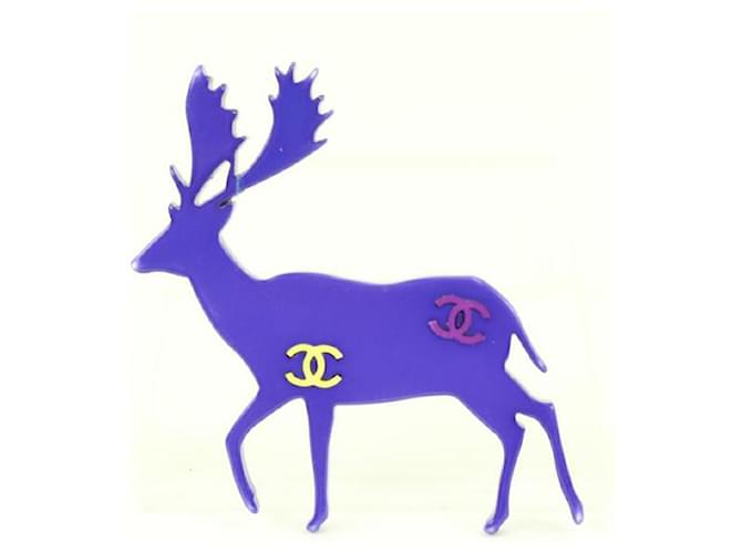 Chanel 01Broche con motivo de ciervo y logotipos de CC Rosa ramillete  ref.574975