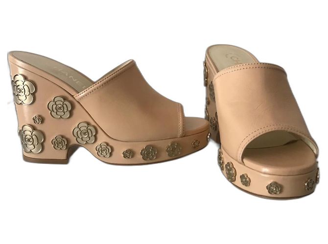 Chanel Holzschuhe Beige
