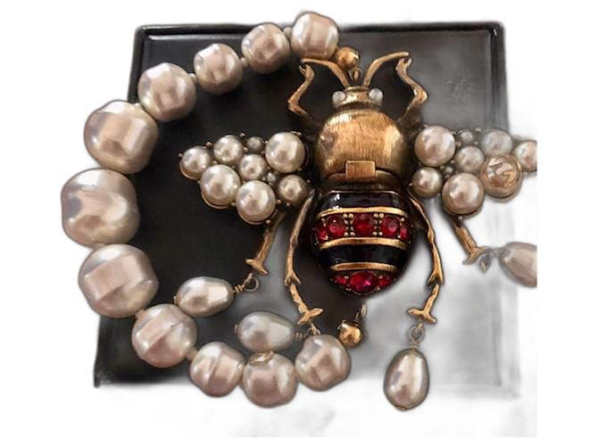 Bracelet GUCCI BEE en métal doré vieilli avec perles et cristaux Bijouterie dorée  ref.576651