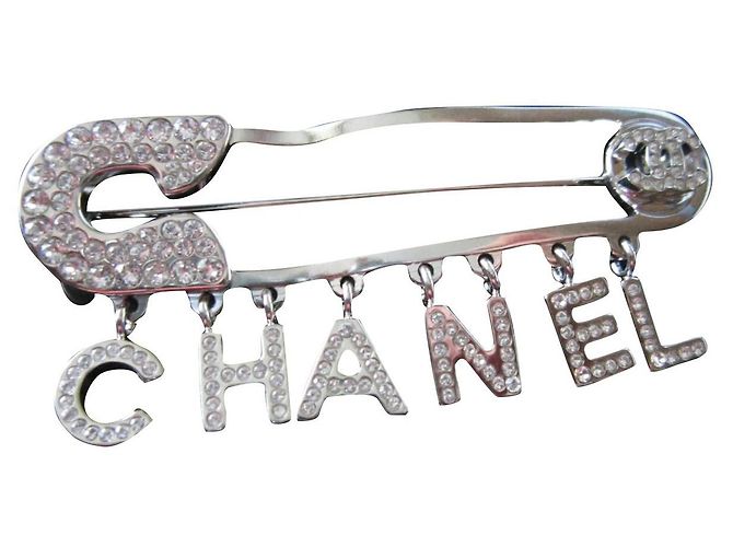 Spilla Chanel in metallo argentato Argento
