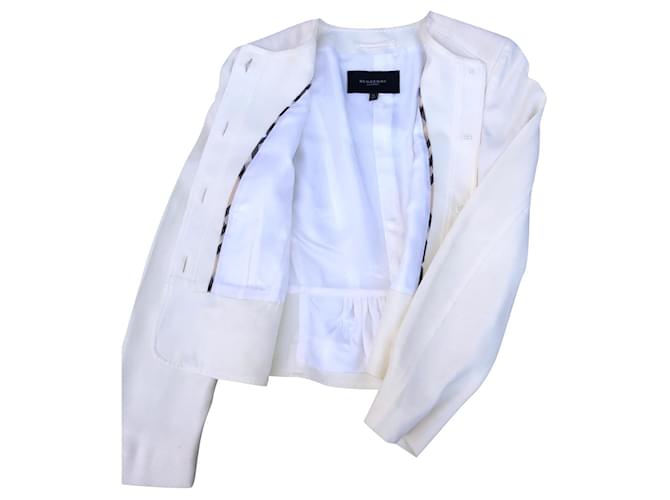 Burberry chaqueta o top de traje Blanco roto Seda Viscosa  ref.576787