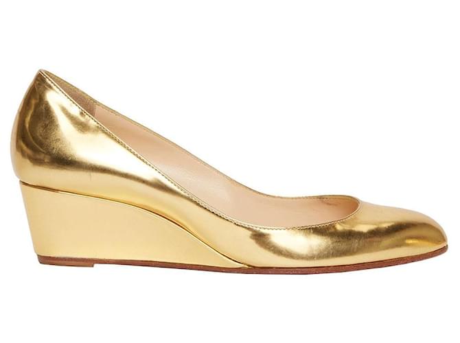 Christian Louboutin Gold Round toe Wedges Golden Metallic Leather ref.577438 Joli Closet