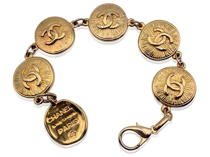 Cambon Chanel Vintage Gold Metal Medallion CC Logo Bracelet Golden  ref.577711 - Joli Closet