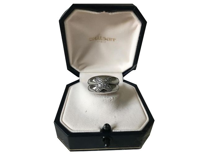 Chaumet Anillo de oro blanco con eslabones de diamantes 