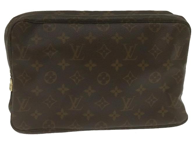 LOUIS VUITTON Trousse Toilette 28 Monogram Cosmetic Pouch