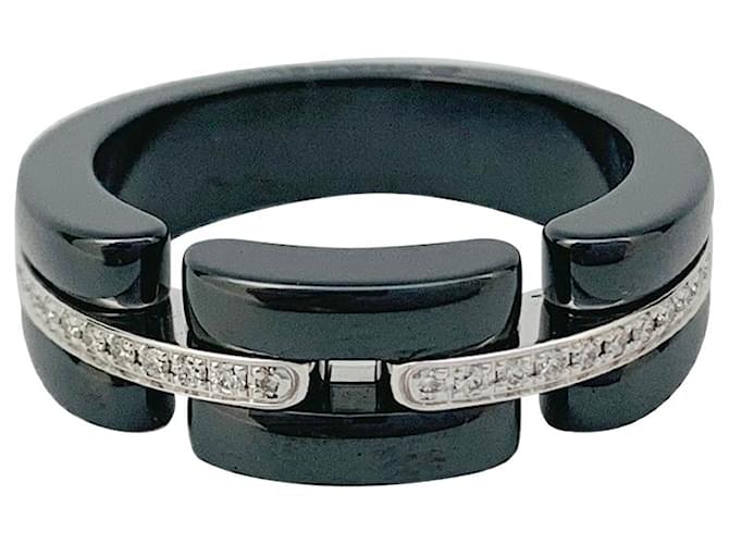 Chanel "Ultra" ceramic ring, white gold and diamonds.  ref.584774