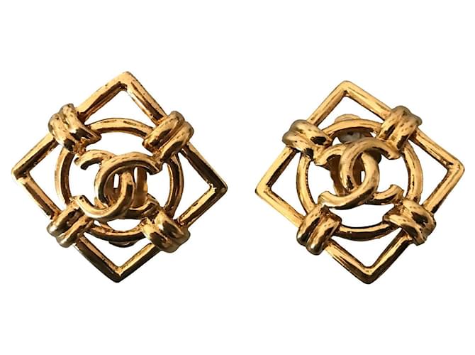 Chanel Brincos Dourado Metal  ref.585262