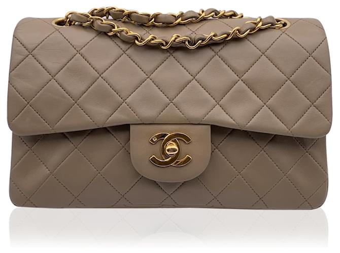 Timeless Chanel Clássico atemporal acolchoado vintage bege 2.55 Aba forrada com bolsa Couro  ref.585443