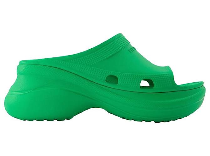 Balenciaga Crocs Pool 3033 Gras Green Flat Shoes  ref.587335