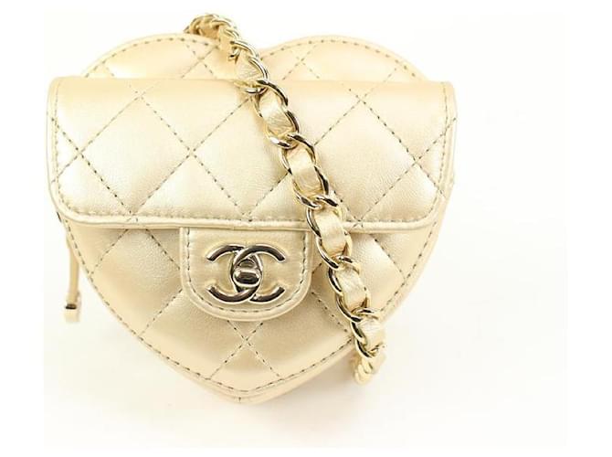 Chanel CC in Love Gold Quilted Lambskin Heart Belt Bag Waist Bag Leather  White gold ref.587684 - Joli Closet
