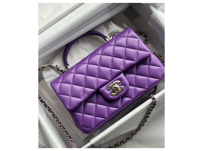 Minibolso Chanel clásico con asa en la parte superior Púrpura Cuero  ref.589055