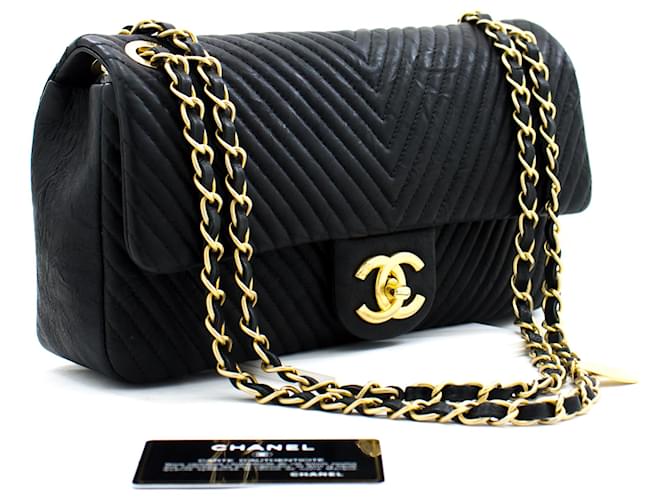 Chanel 2015 Bolso de hombro con cadena y solapa de piel con pespuntes en V chevron Negro Cuero  ref.589192