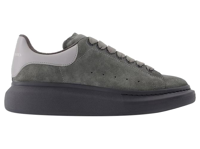 Oversize Sneaker aus grauem Leder