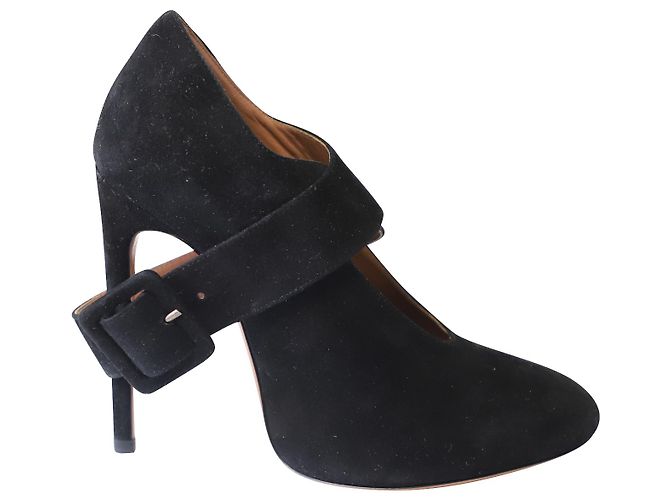 Alaïa Alaia Cross Strap Pumps in Black Suede