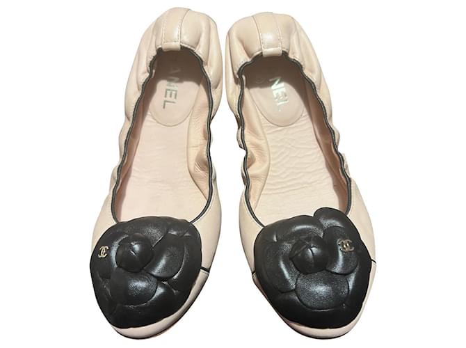 Chanel Zapatillas de ballet Beige Cuero  ref.590458