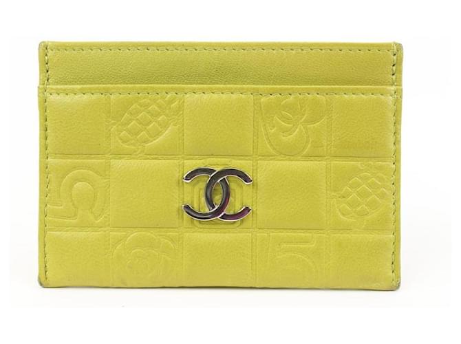 Chanel Étui portefeuille vert citron matelassé avec porte-cartes en forme de barre de chocolat Cuir  ref.590853