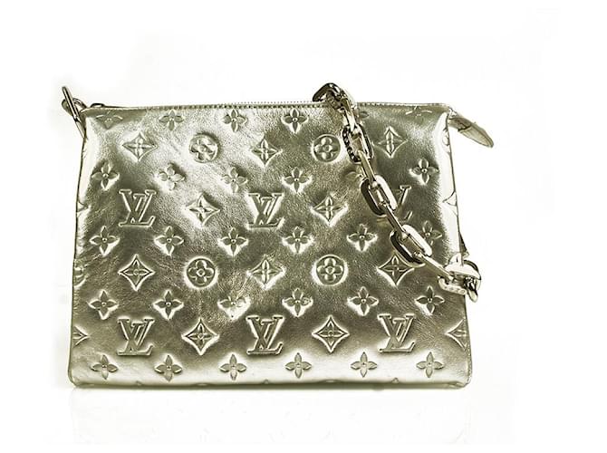 Borsa a tracolla in pelle di agnello argento Puffy PM con monogramma in rilievo di Louis Vuitton in edizione limitata  ref.591260