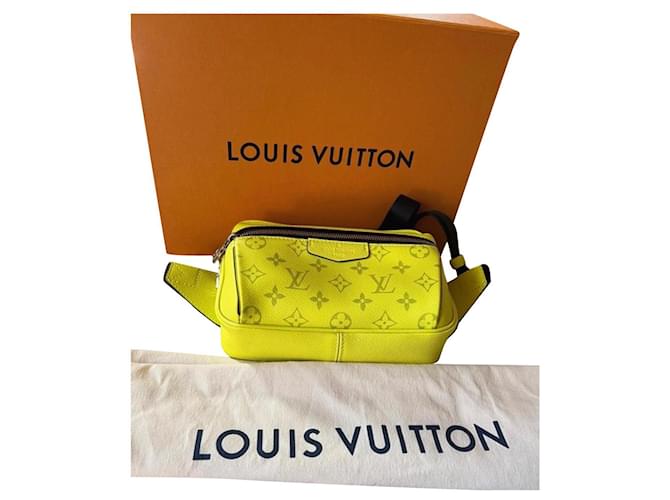 Louis Vuitton Riñonera exterior Taigarama de edición limitada Verde Amarillo Cuero Lienzo Metal  ref.591302