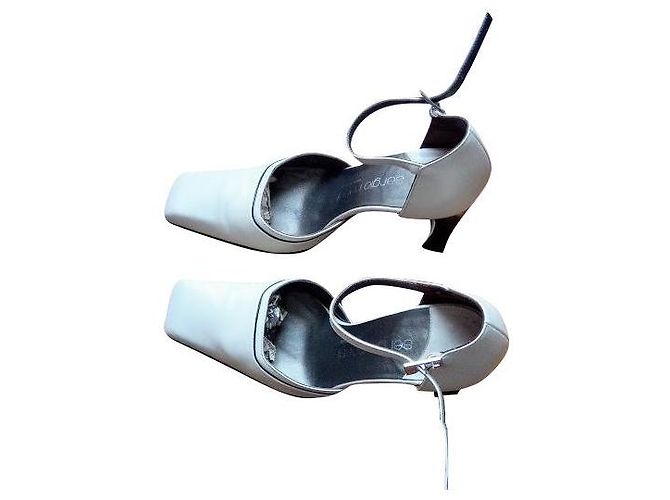 Sergio Rossi Leder Pumps Creme mit schwarzem Mesh
