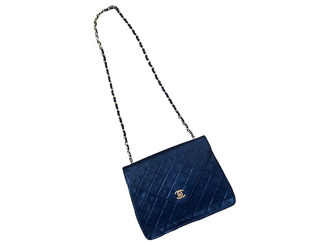 Timeless Bolsa de ombro de corrente forrada com ponto em V da CHANEL Preto