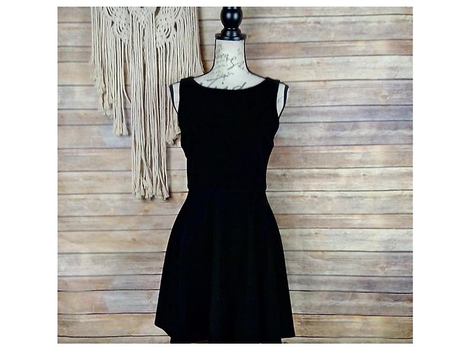 Alice + Olivia Betsy Fit & Flare Kleid Schwarz