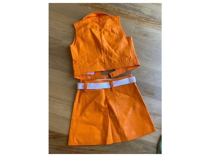 Courreges Conjunto Courrèges de Jaqueta e Saia em Vinil Laranja