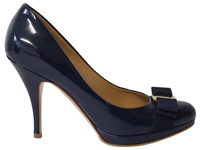 Zapatos de salón Tina de Salvatore Ferragamo en charol azul marino Cuero  ref.593872