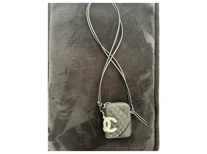 Chanel Bolso de hombro de cuero negro