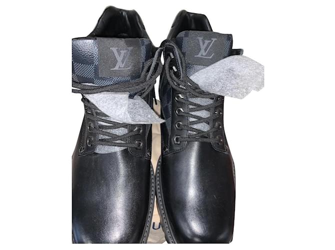 Louis Vuitton Sneakers Black Leather Cloth  ref.597025