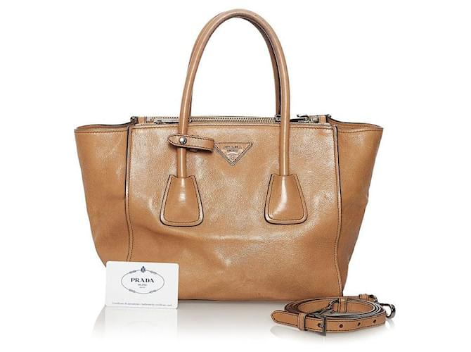 Prada Tote de piel de becerro con dos bolsillos Castaño Cuero  ref.598356