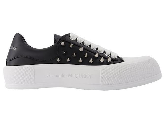 Alexander Mcqueen Deck Sneaker With Studs in Black Leather  ref.601990