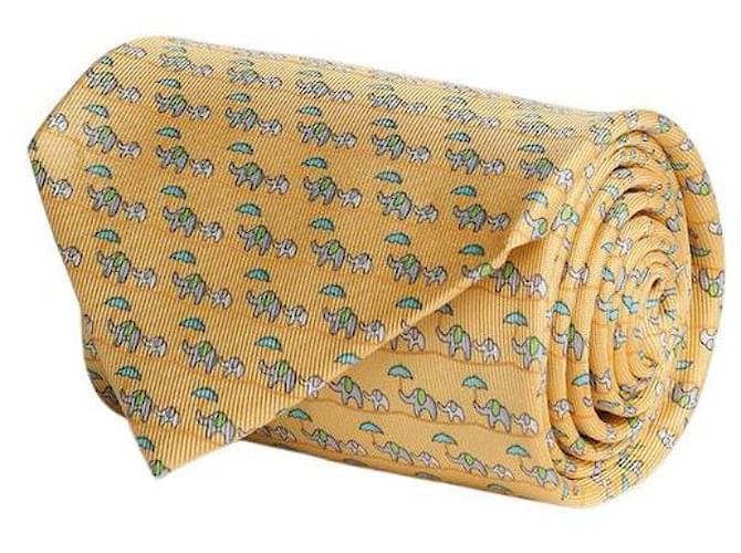 Salvatore Ferragamo Cravate en soie à imprimé éléphant Jaune  ref.602938