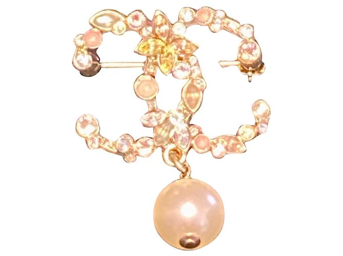 Coco Crush Chanel CC Butterfly pearl brooch Multiple colors Metal  ref.603751