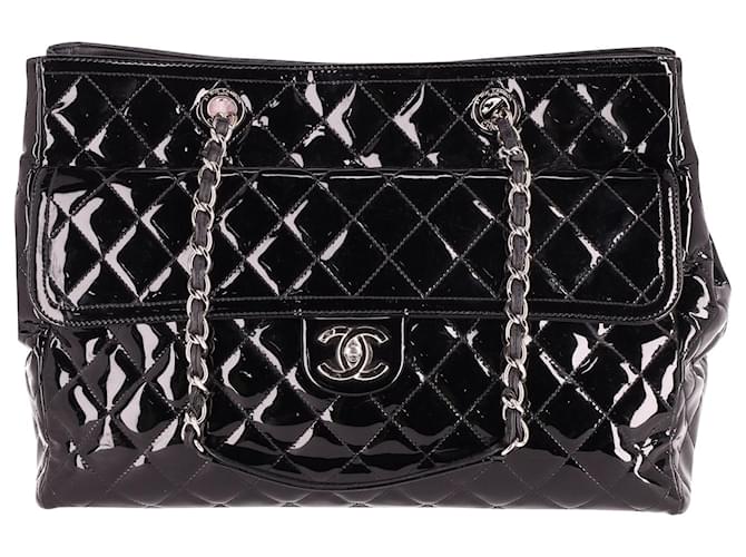 Chanel Tasche mit Fronttasche aus schwarzem Lackleder  ref.607032