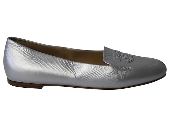 Chanel Loafers in Silver Metallic Leather Silvery ref.608607