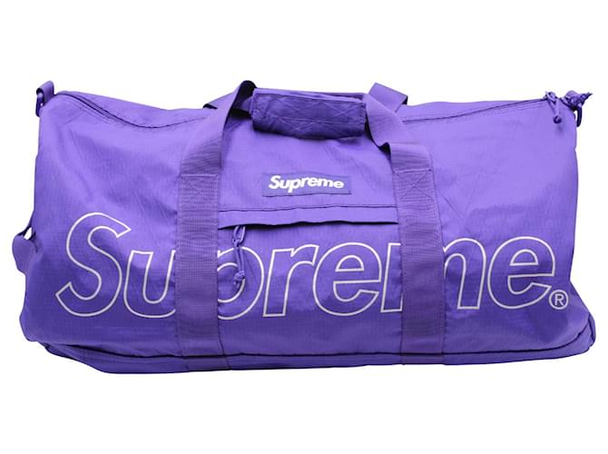 Supreme Duffle Bag in Purple Polyester ref.608627 - Joli Closet