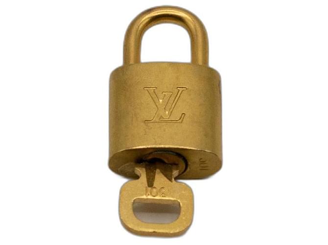 Louis Vuitton Cadeado de latão Dourado Metal  ref.608783