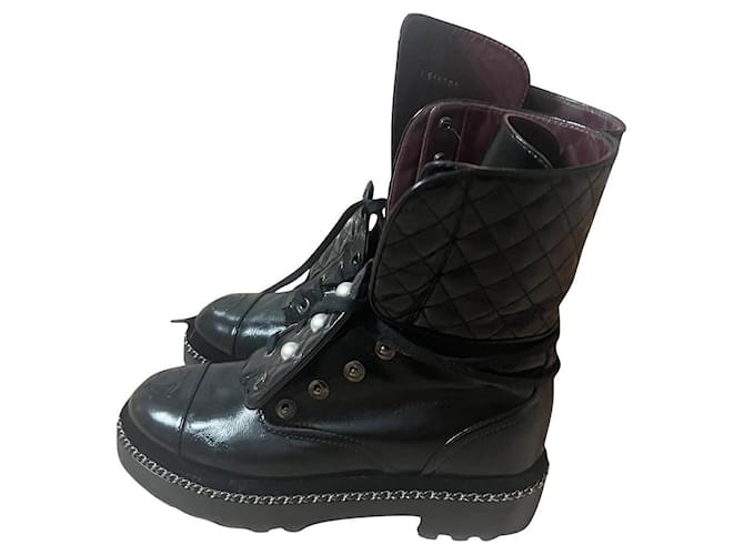 Chanel botas Negro Charol  ref.610148